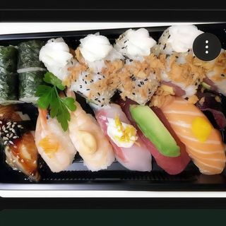 A3. Uramaki hosomaki y nigiri (18 pzs.)