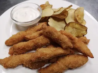 Панирани пилешки пръчици (300г)