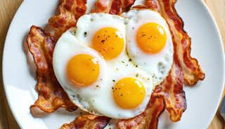 Jajka sadzone 5szt. na boczku