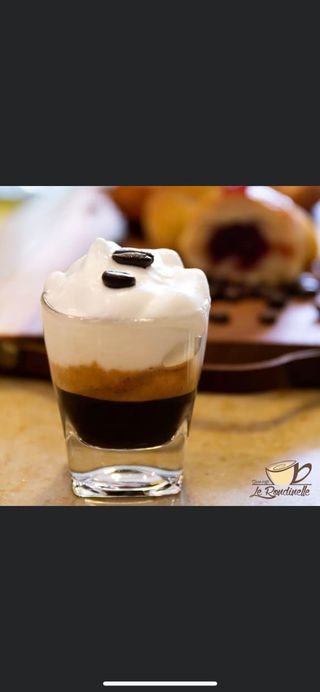 Caffè con crema di latte fredda