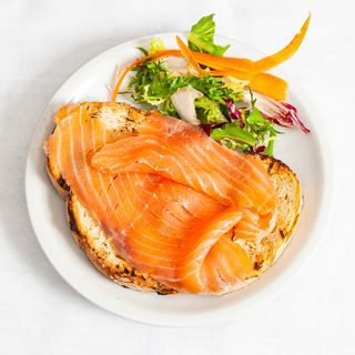 Bruschetta con salmone