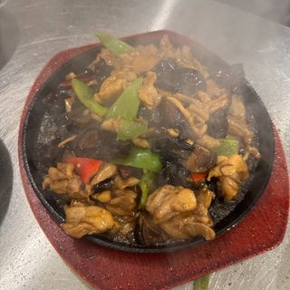 F16 ქათმის ხორცი სოკოს ასორტით  თიებანი