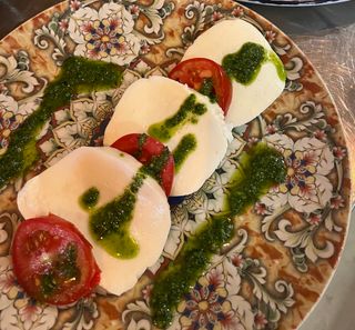 Mozzarella, tomate y albahaca 