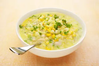 19. Sopa De Pollo Con Maíz