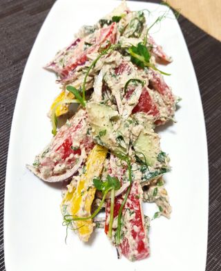 Салат овочевий з Горіховим соусом (300г)