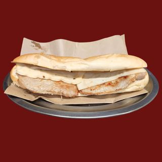 Bocadillo De Lomo Con Queso