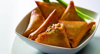 1 cx com 6 Chamuças