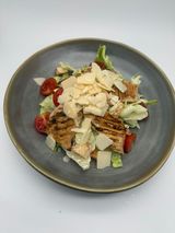 Salată Caesar cu pui