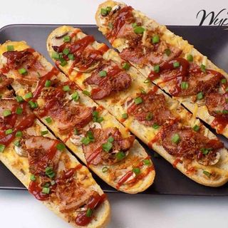 Zapiekanka z bekonem mega ok 40 cm,ser,bekon,sos