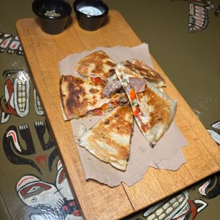 Кесадилья з м'ясом (250/40г)