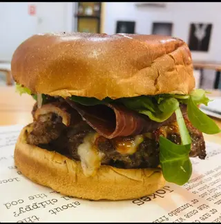 Burger Con Queso Y Bacon