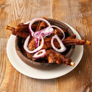 ხბოს ნეკნები აჯიკით კეცზე