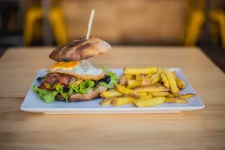 La Clásika Burger