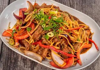 Tallarines salteados