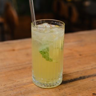 Лимонада Бъз (330мл)