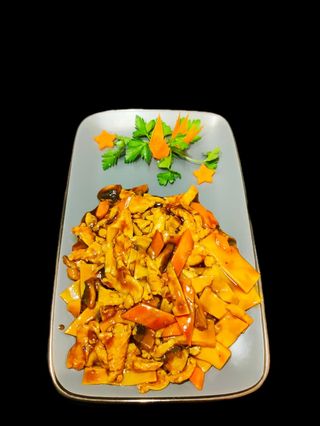 Pui cu bambus și ciuperci