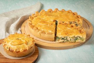 Pie With Salmon, Spinach And Cream/პეროგი ორაგულით, ისპანახით და ნაღებით
