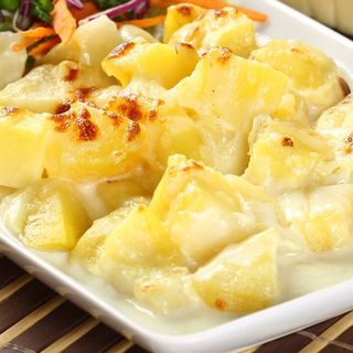 Cartofi gratinati cu cascaval