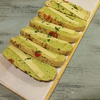 PAN DE FOCACCIA AL AJO Y QUESO