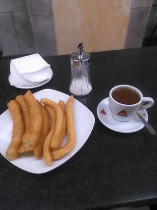 Porras O Churros Finos (Rueda) Con Chocolate (1 Lt.)