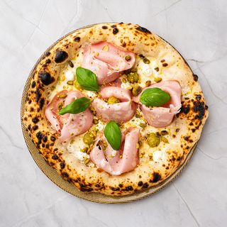 Pizza Mortadela & pistachio
