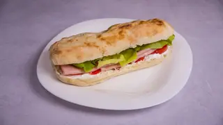 Topli sendvič sa šunkom i pavlakom