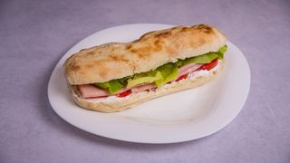 Topli sendvič sa šunkom i kačkavaljem