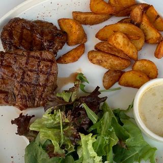 Медальоны с грибным соусом (350 гр.)