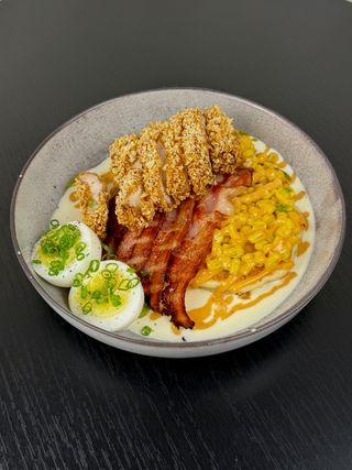 Оладик з куркою та беконом