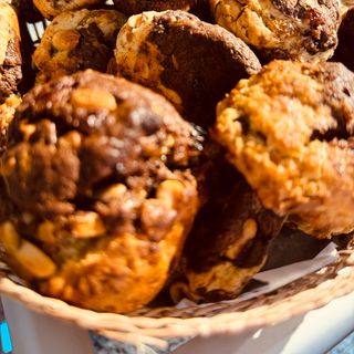 Biscuiti cu cacao, stafide si arahide