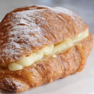 Croissant Clásico Relleno de Crema