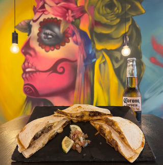 3 Quesadillas y 1 Bebida (Para 1 Persona)