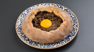 აჭარული ხაჭაპური საქონლის ხორცით