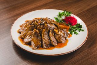 30. Pačetina sa patlidžanom, tikvicama u slatko ljutom sosu