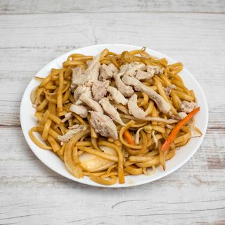 Tallarines Fritos Con Pollo