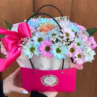 ფერადი ქრიზანთემები კალათში #7