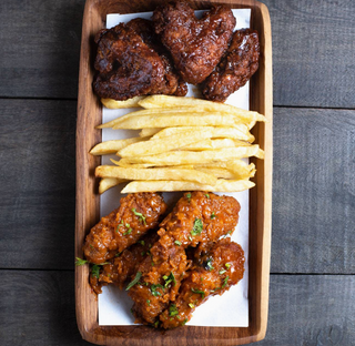 10 Pieces of Hot Wings with Free Fries