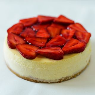 კლასიკური ჩიზქეიქი მარწყვით(სეზონურად კონფიტურით) 4 ნაჭრიანი