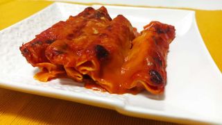  1 porzione di CANNELLONI di carne Rossi cotti