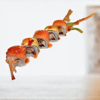 #124 Dragon Uramaki Salmón (8 Uds)