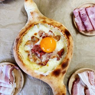 აჭარული ხაჭაპური ბეკონით