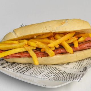 Panino o Piadina wurstel e patatine