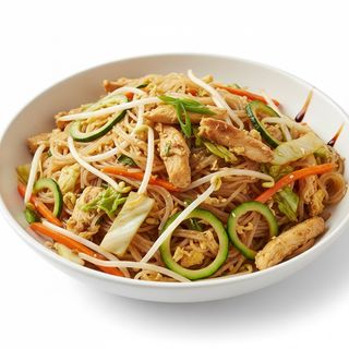 Spaghetti di riso saltati con pollo