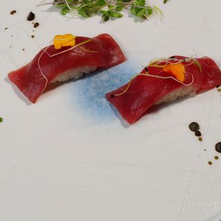 nigiri  de atún (2 pzas.)
