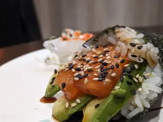 185. temaki salmon queso (1 ud.)