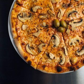 Pizza Funghi (27 Cm. A 30 Cm.)