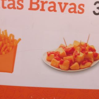 33. Ración De Patatas Bravas