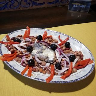 Salata spaniola cu sardine