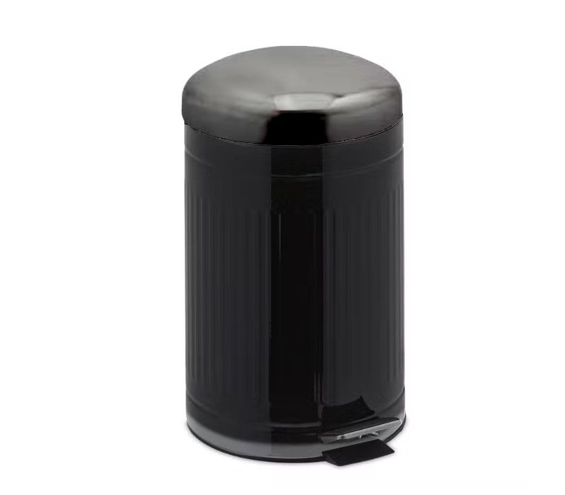 Poubelles salle de bain.