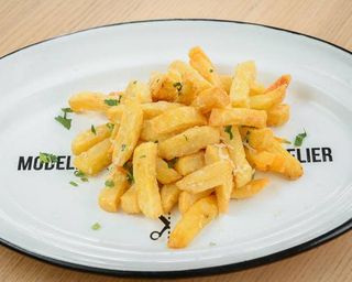 Cartofi Proaspeti Prăjiţi cu parmezan şi pătrunjel